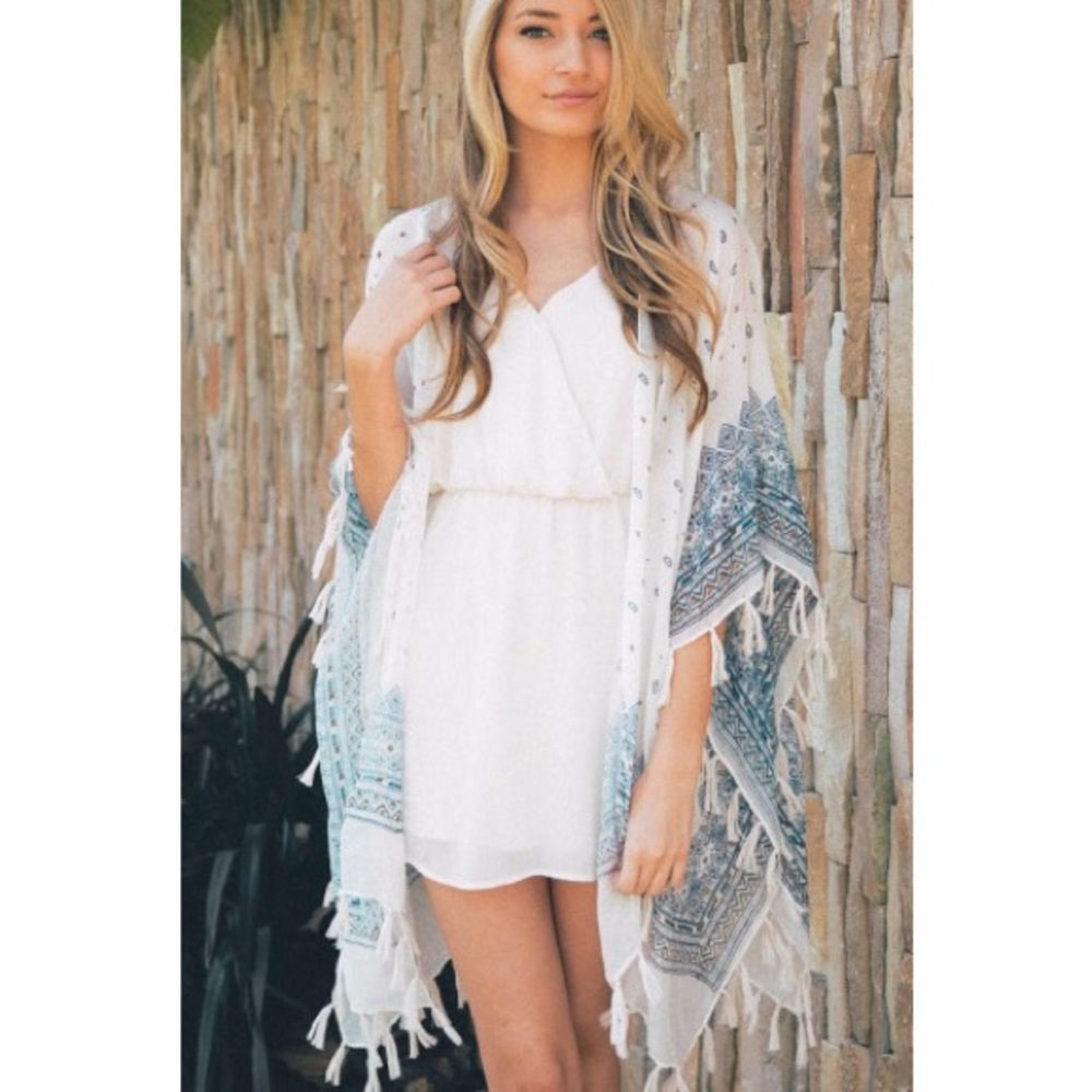 *LAST ONE* Periwinkle Paisley Kimono with Tassels - Picture 3 of 4